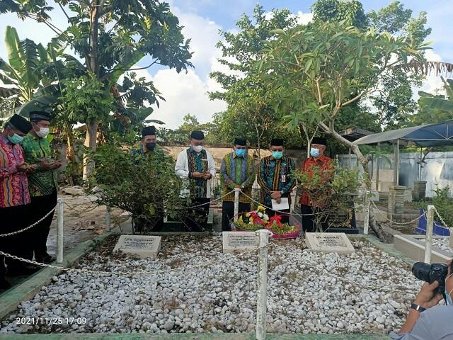 Teladani Jasa Pendahulu, Anang Syakhfiani Ziarah ke Makam Bupati Terdahulu