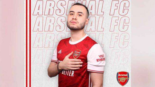 Wow! Pemain Arsenal Berdarah Indonesia Pamer Jersey Persela Lamongan