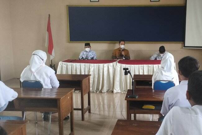 Mendadak Bupati Kendal Alih Profesi Jadi Guru, Ternyata Ini Tujuannya