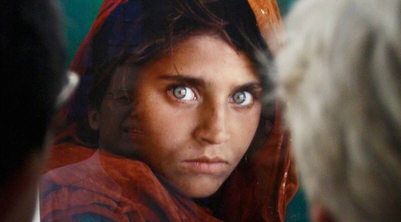 Gadis Bermata Hijau Afghanistan di Sampul National Geographic Dievakuasi ke Italia