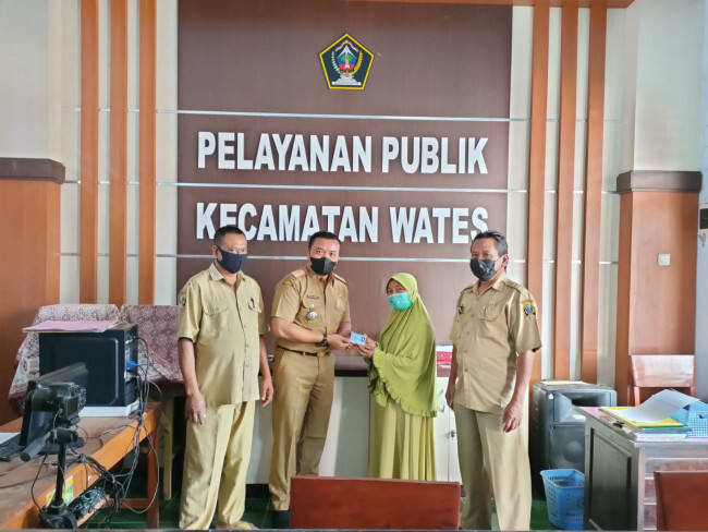 Melihat dari Dekat Pelayanan Adminduk di Kecamatan Wates, Kecamatan Pertama di Blitar yang Terapkan Cetak E-KTP