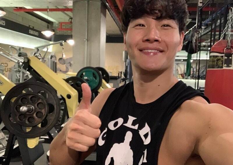 Tuding Kim Jong Kook Konsumsi Steroid, Youtuber Asal Kanada Akhirnya Minta Maaf