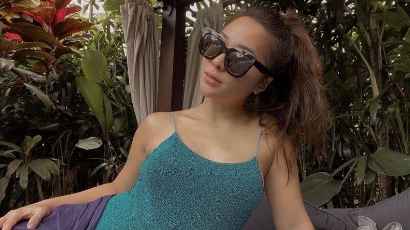 Potret Nikita Willy Pamer Baby Bump dengan Kebaya, Anggun Maksimal