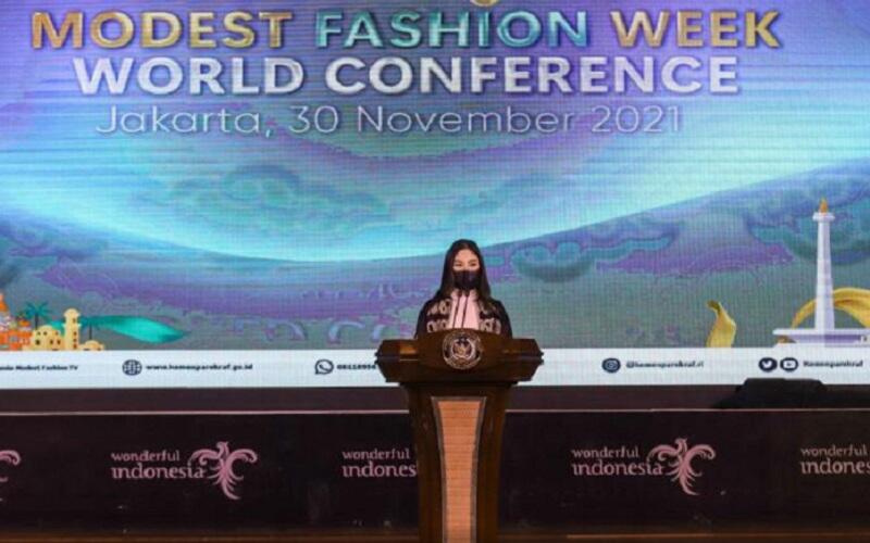 Wamenparekraf Angela Tanoesoedibjo: Industri Fashion Modest Harus Beradaptasi dengan Teknologi
