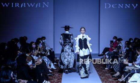 Denny Wirawan Angkat Batik Kudus di Koleksi Terbaru