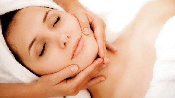 Wah, Facial Bisa Redakan Stress? Begini Lho Penjelasannya...