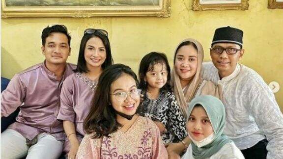 Bagikan Potret Lawas dengan Vanessa Angel, Mayang Mau Buktikan...