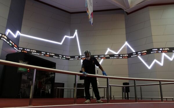 IHSG Sepekan Lesu 0,35%, tapi Transaksi Harian Meroket hingga Rp15,3 Triliun