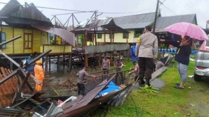 Puting Beliung Melanda, 33 Rumah Rusak Berat di Mallusetasi Barru