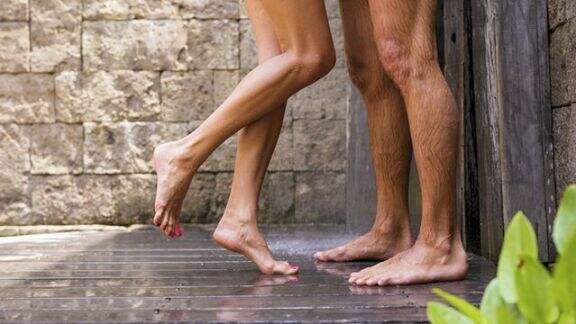 Moms Ternyata Ini Lho 9 Manfaat Mandi Bersama Pasangan, Sering-sering Deh Mandi Bareng