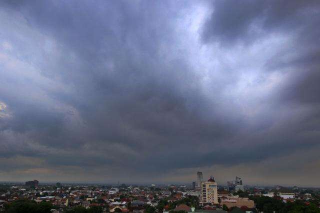Hujan Disertai Petir dan Angin Kencang Ancam Seluruh Wilayah Kalsel