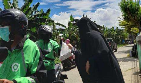 Kismis dan BMH Berbagi kepada Para Pekerja di Jumat Berkah