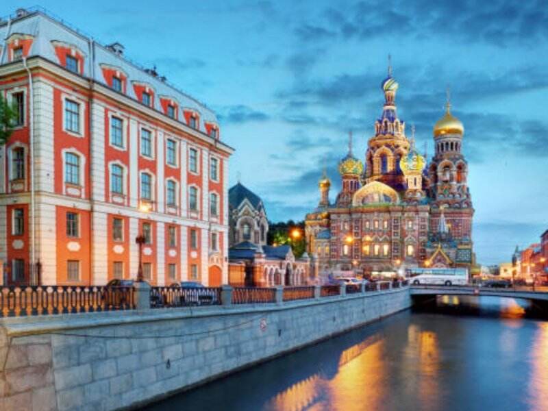Rusia hingga Maldives, Ini Deretan Wisata Dunia yang Menarik Dikunjungi pada Bulan Januari