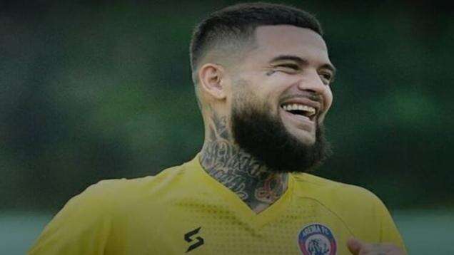 Jadi Peramal Dadakan, Diego Michiels Akurat Tebak Arah Penalti Faris Ramli yang Ditepis Nadeo
