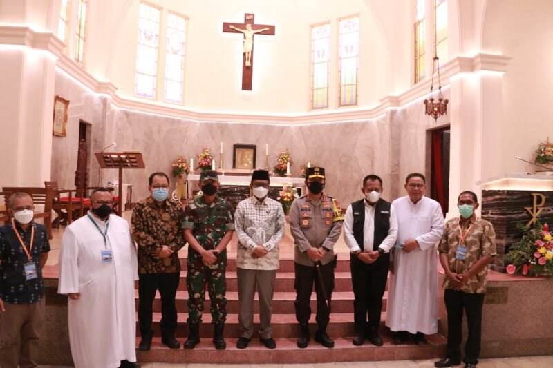 Cek Surabaya, Mahfud Gembira Suasana Natal Berjalan Kondusif