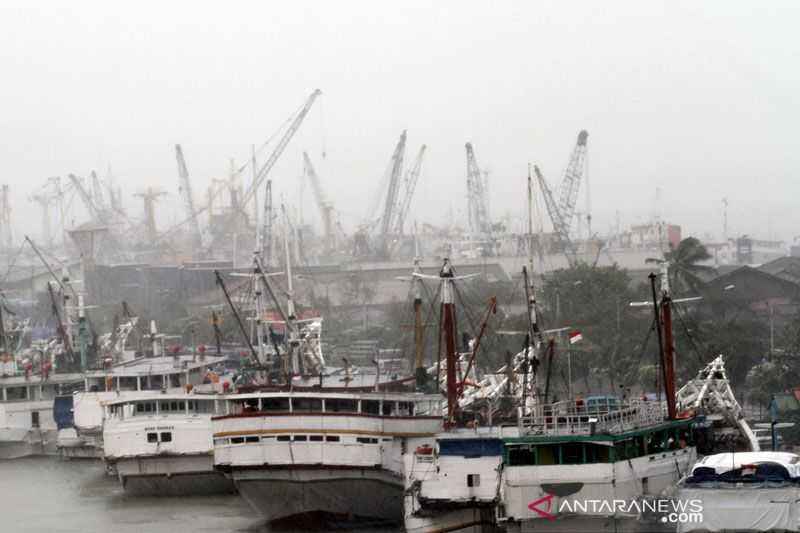 Di Rumah Saja, BMKG Prakirakan Cuaca Pelabuhan DKI Berpotensi Hujan