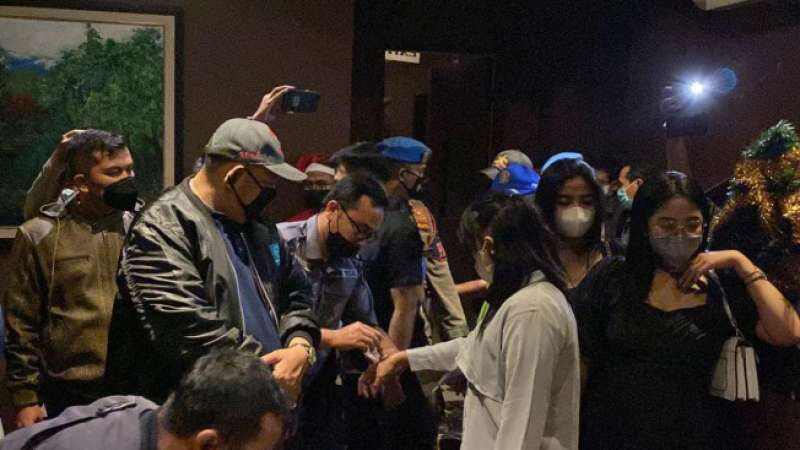 Dini Hari Masih di Tempat Hiburan, Perempuan-perempuan Muda, Cantik, dan Seksi di Kota Tegal Dirazia