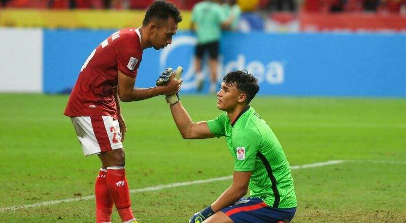 Aksi Irfan Jaya Hibur Ikhsan Fandi, Kiper Dadakan di Laga Timnas Indonesia vs Singapura Disorot Media Prancis