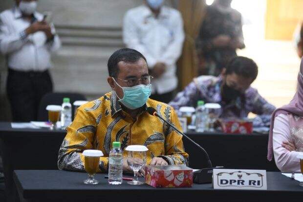 DPR Dorong Vaksin Booster yang Halal