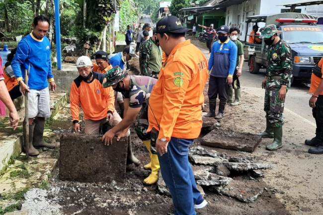 Banjir Kerap Rendam Jalur Kabupaten, Relawan Banyumas `Turun Gunung`
