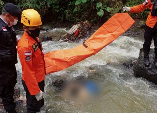 Mayat Wanita Muda Nyangkut di Bebatuan Sungai Kemadu, Ada Luka di Leher