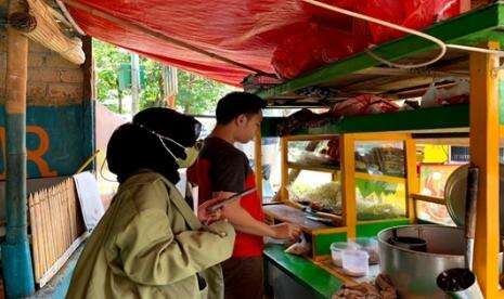 Universitas Djuanda Gelar Abdimas Terhadap Pedagang Soto Mie Bogor