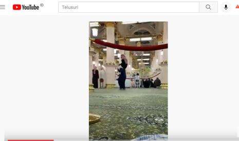 Video Anak Gendong Ayahnya di Masjid Nabawi Viral