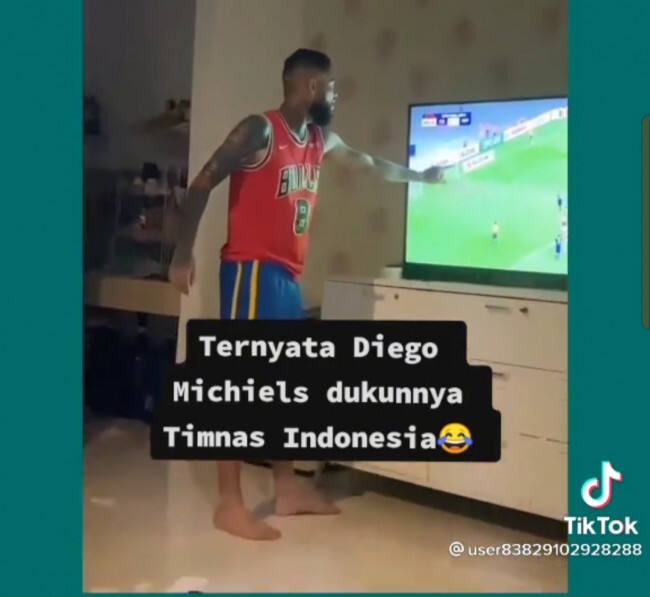 Pemain Arema FC Disebut `Dukun` Timnas Indonesia, Lihat Aksinya saat Lawan Timnas Singapura