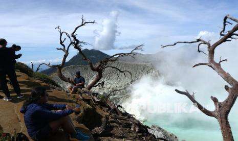 In Picture: Taman Wisata Alam Kawah Ijen Ramai Pengunjung