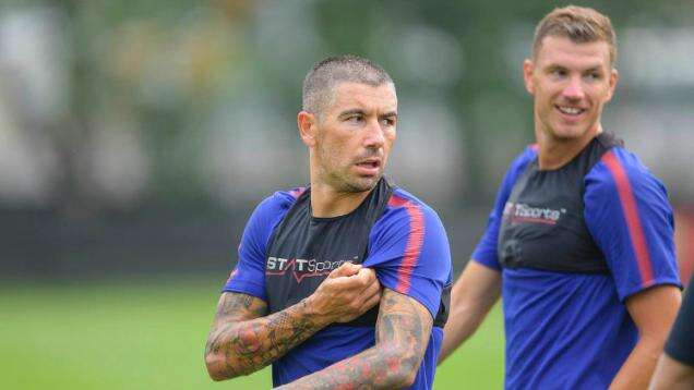 Inter Milan Tak Mungkin Lepas Kolarov Jika Syarat Ini Belum Terpenuhi