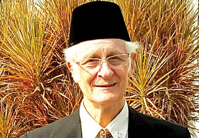Romo Magnis: Patung Maria, Yusuf, dan Yesus Kecil di Bawah Pohon Natal