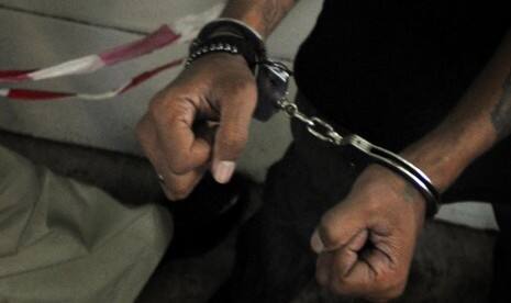 Asyik Nyabu di Pinggir Jalan, Sopir dan Kernetnya Ditangkap Polisi