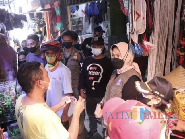 Masih Bertahan saat Pasar Dibongkar, Ini Alasan Pedagang kepada Wali Kota Batu Dewanti
