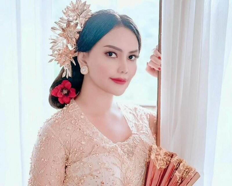 Mami Sisca Menggoda Pakai Baju Transparan Warna Merah, Warganet: Enggak Perlu Ngintip