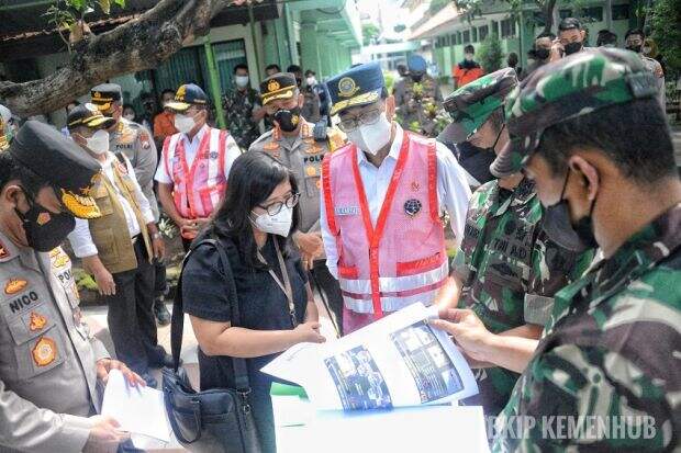 Menhub Pastikan Kesiapan Bandara Juanda Terima TKI dari Luar Negeri