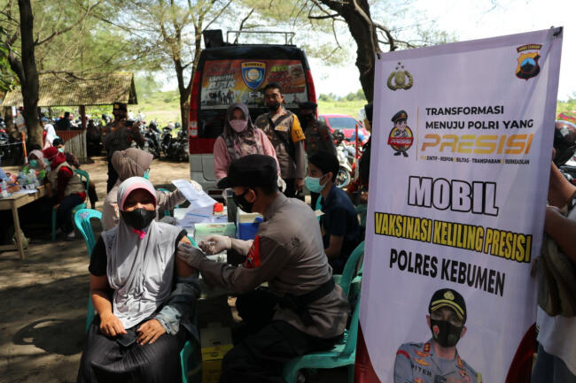 Libur Nataru, Polres Kebumen Buka Gerai Vaksin di Objek Wisata