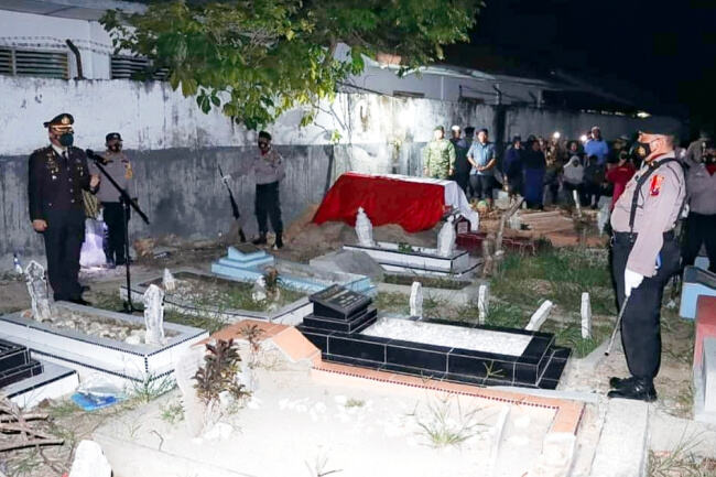 Penuh Haru, Hormat Terakhir Buat Waka Polsek