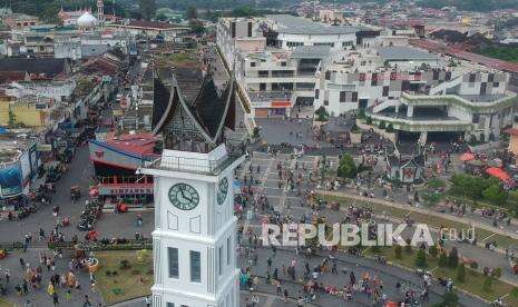 In Picture: Libur Akhir Tahun, Objek Wisata Jam Gadang Ramai Pengunjung