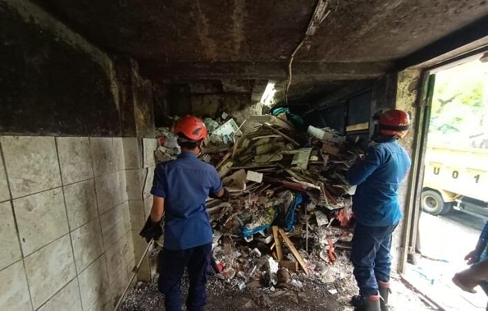 Ular Sanca 3,5 Meter Dievakuasi dari Penampungan Sampah di Bogor