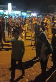 Ratusan Warga Gayabaru, Lamteng Malam-malam Turun ke Jalan, Ada Apa?