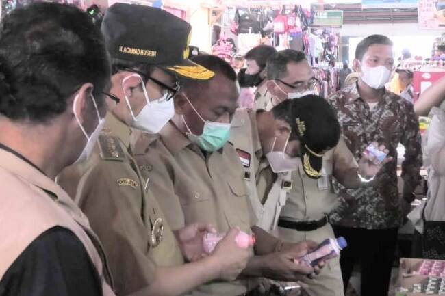Sidak Pasar, Bupati dan BPOM Banyumas Temukan Makanan Berformalin