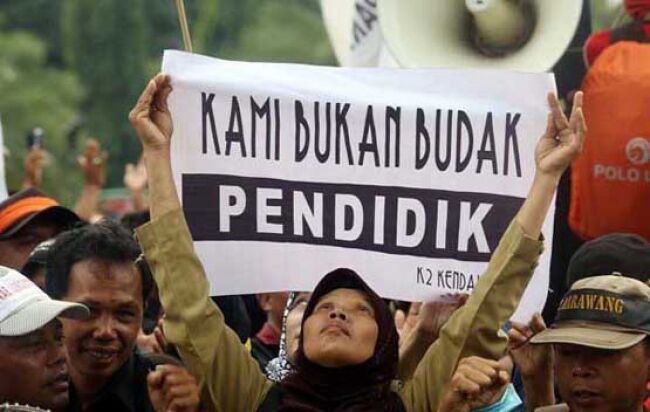 Honorer Negeri Klaim Berjuang, Guru Swasta Ketiban Untung