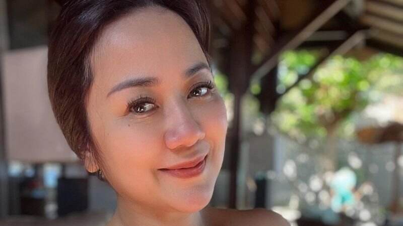 Tante Ernie Selfie Pakai Dress Seksi, Bodinya Bikin Netizen Susah Fokus!