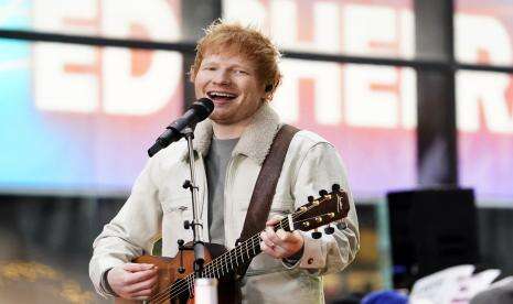 Ed Sheeran Lelang Gitar untuk Bangun Fasilitas Sekolah