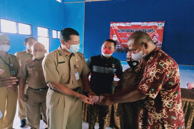 Ambil Uang Tunai Rp2 Miliar, Penerima Bantuan Dikawal Relawan
