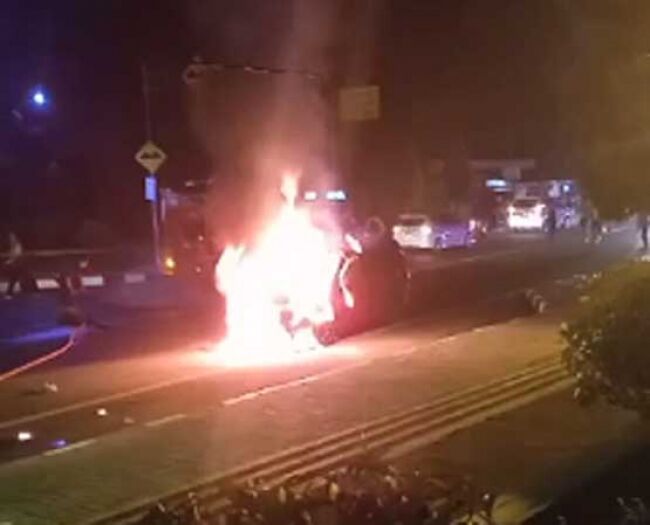 Mobil Terbakar dan Meledak di Jalan Raya Banjar