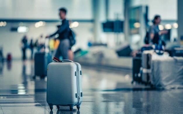 Dear Traveler, Ini Loh Alasan Tidak Disarankan Memasang Gembok di Koper
