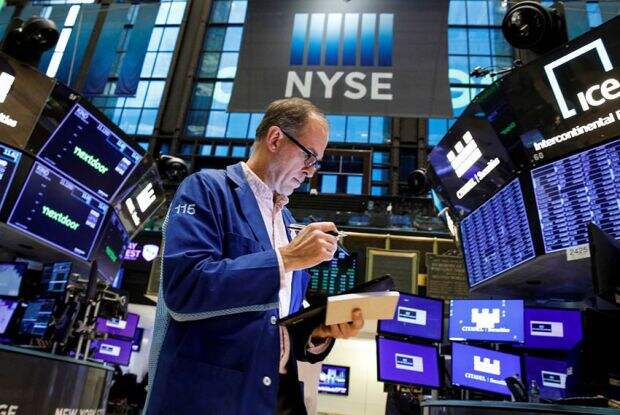 Wall Street Menguat, S&P 500 Cetak Rekor Tertinggi Ditopang Sektor Ritel