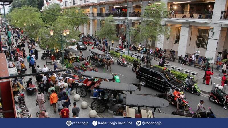 Pengunjung Membeludak, Pedagang Dites Antigen