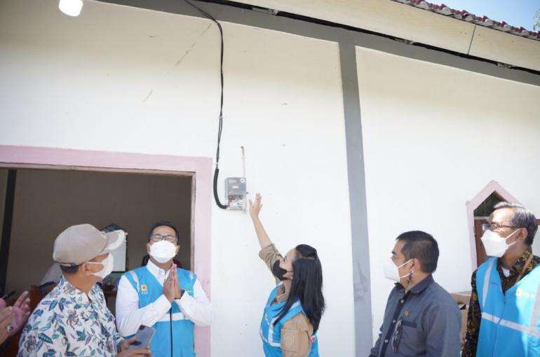 Kucurkan Investasi Rp 4 Miliar PLN Pasok Listrik Ke 2 Desa Terpencil Di Kabupaten Landak